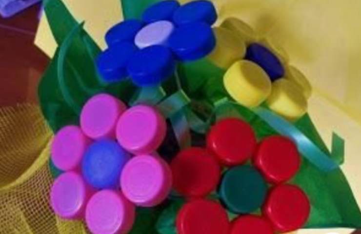 Idee colorate tappi plastica