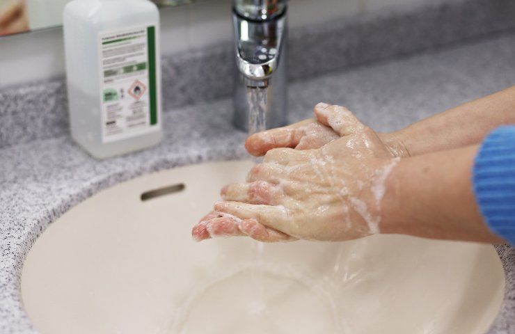 asciugare mani soluzione igienica