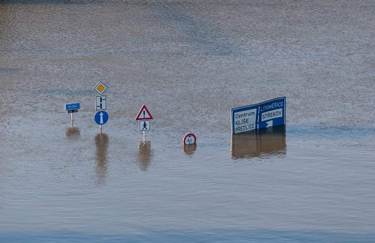 Pioggia inondazioni cartelli