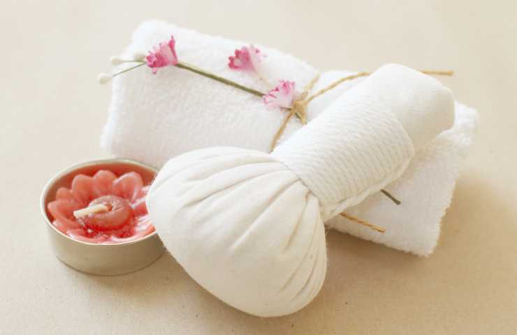 asciugamani bianchissimi fiori