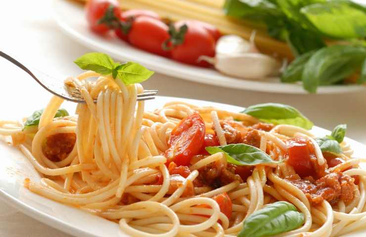 Spaghetti al pomodoro ricetta 