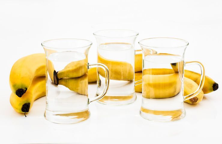 banane acqua bicchieri