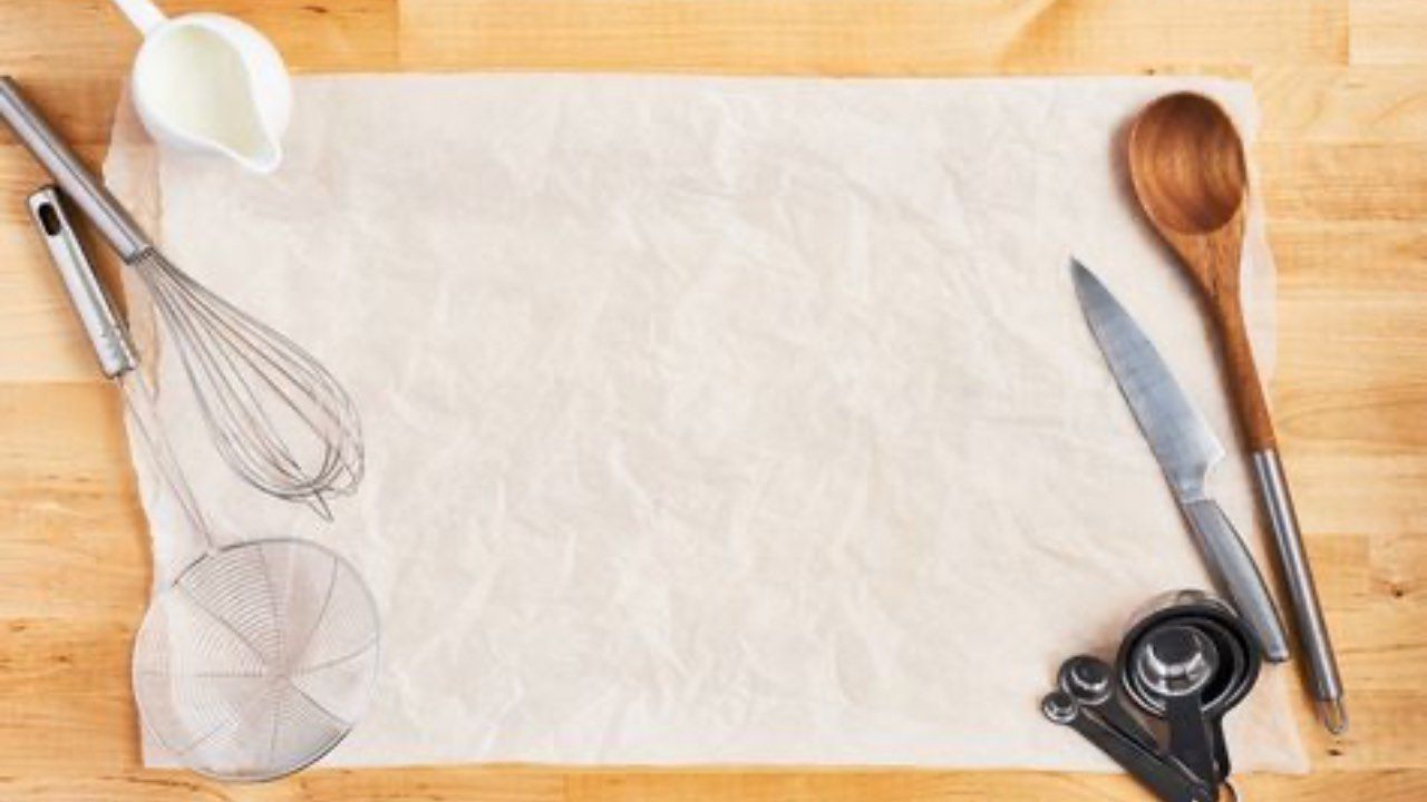 Carta da forno in cucina, l'uso alternativo a cui pochi pensano: la polvere  diventerà solo un ricordo - Bio Pianeta