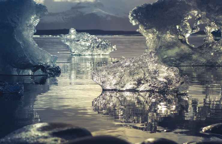 scioglimento dei ghiacciai: acque piene di batteri 