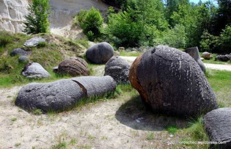 mistero pietre viventi camminano riproducono