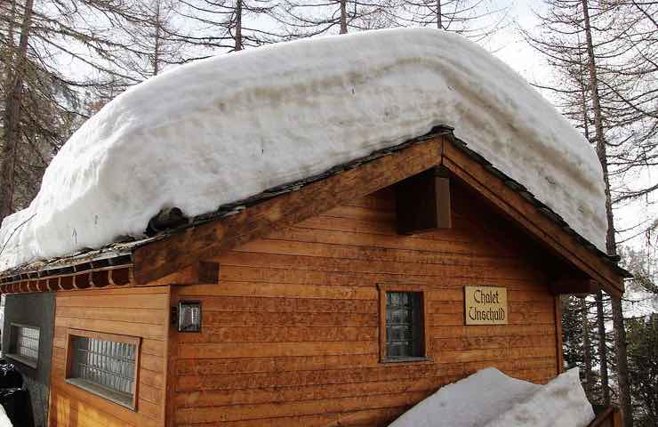 neve tetto pulizia