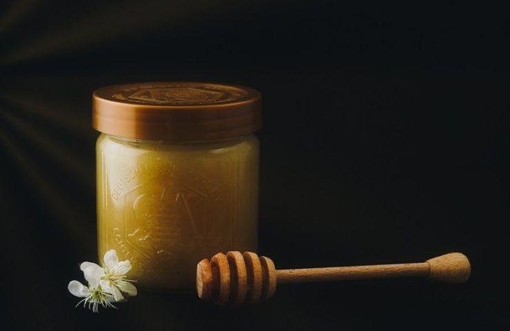 miele prodotto naturale molto antico 