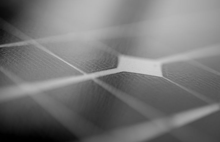 perché MIT crea pannelli solari sottili come capelli