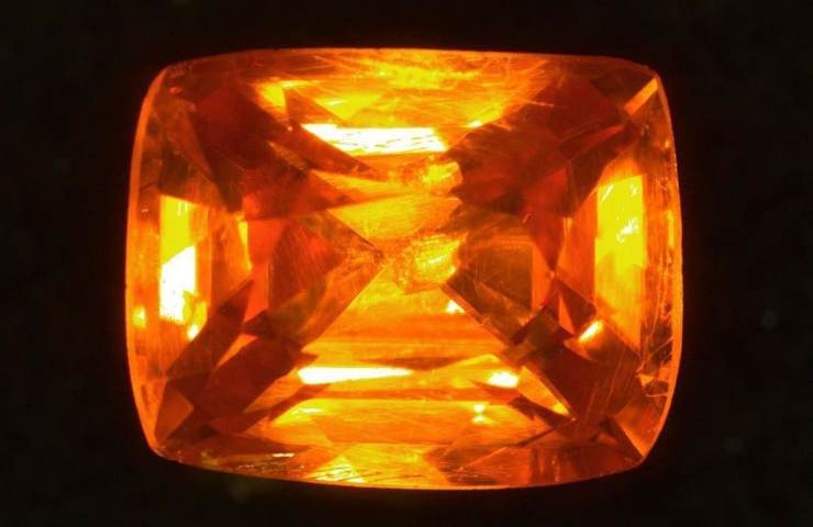 Minerale arancione più raro mondo
