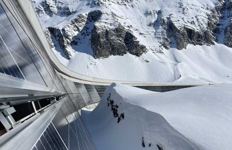 Pannelli solari lago neve