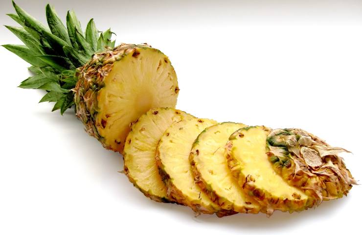 Ananas proteina che ti mangia