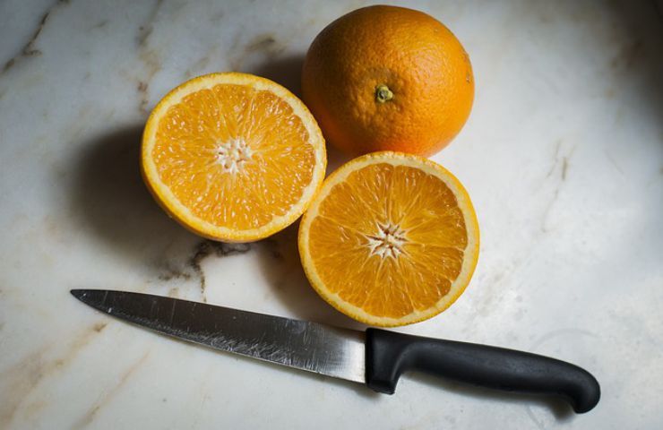 arance frutta coltello