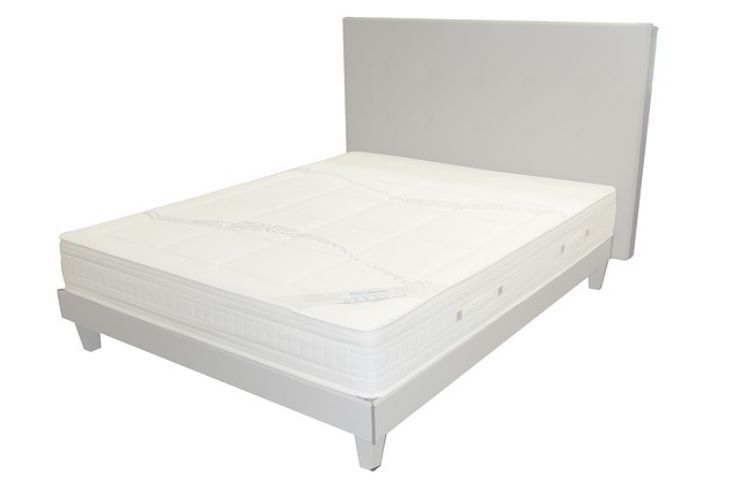 materasso bianco letto