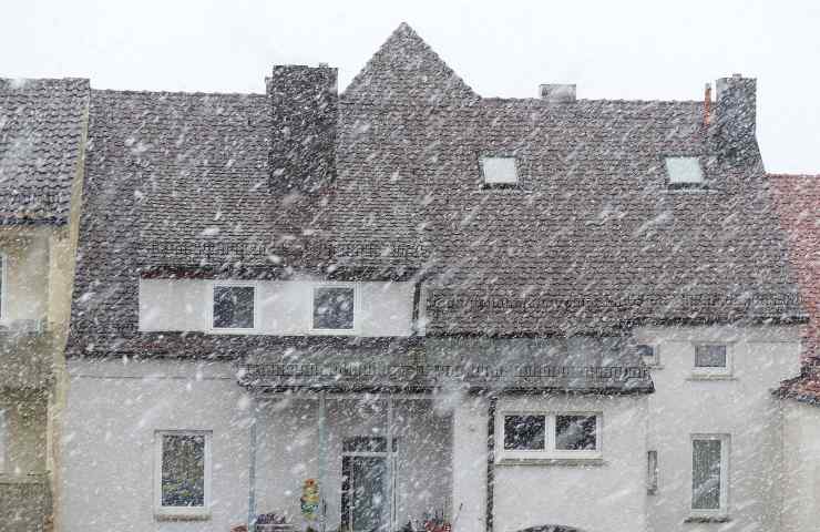 nevicata cristalli ghiaccio nubi saette