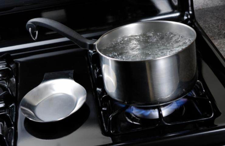 acqua che bolle invade la cucina: evita così