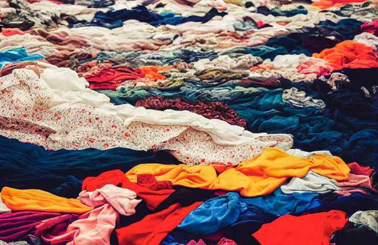 riutilizzo tessuti abbigliamento sostenibile