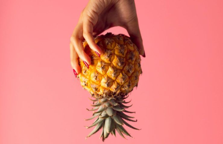 Ananas capovolgere scendere zucchero 