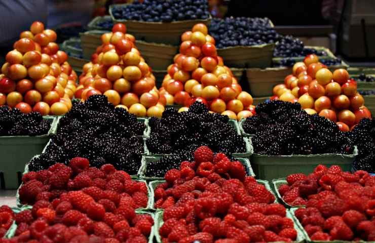 perché non mangiare buccia frutta coltiva in città