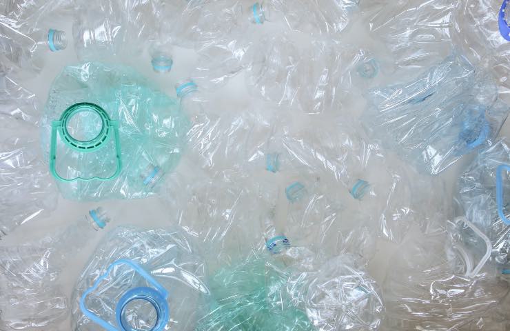 bottiglie plastica inquinamento