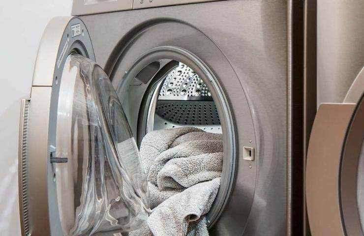 Lavatrice bucato pulito 