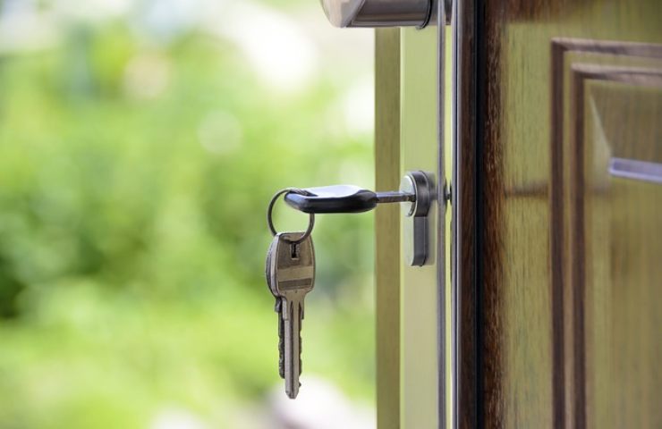 l'errore comune: nessuno disinfetta le chiavi di casa 