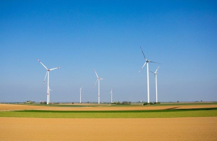 la forza del vento che produce energia pulita 