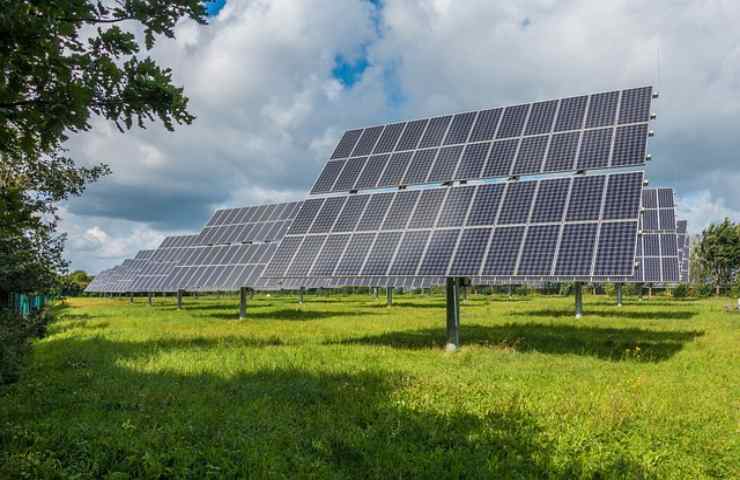 energia rinnovabile ed illimitata: la produzione dell'energia con i raggi solari