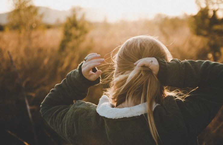 Capelli secchi, a mai più. I metodi per renderli sani e lucenti