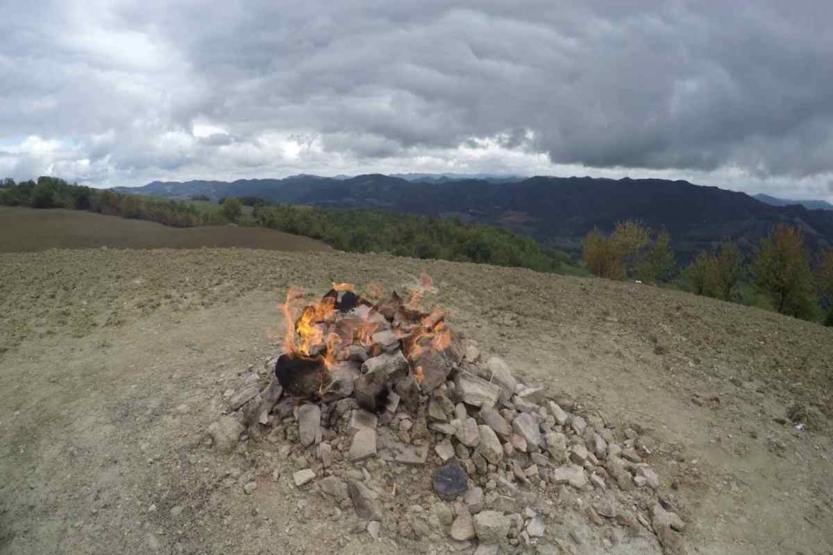 La storia del vulcano di due metri sul Monte Busca