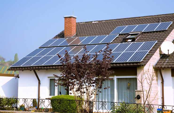 Pannelli solari tetto alternativa 