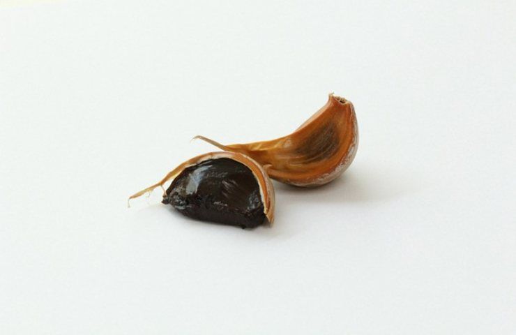 Alla scoperta dell'aglio nero, i suoi effetti su chi lo mangia