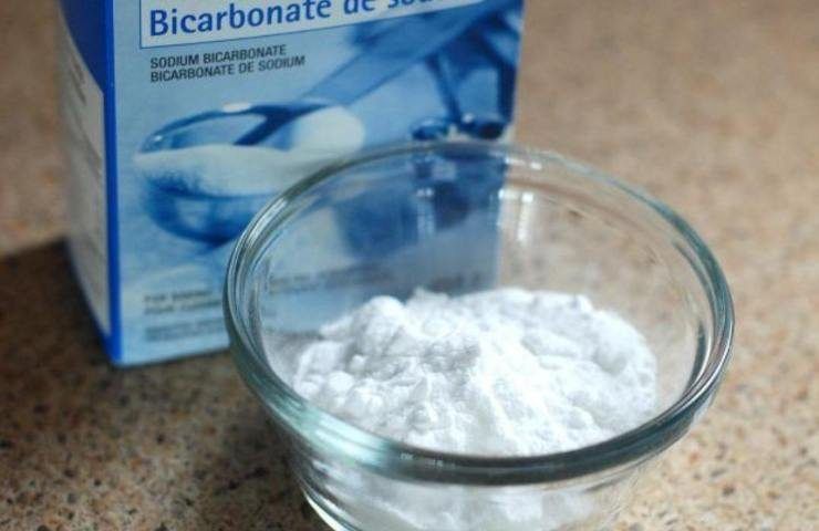 bicarbonato di sodio pulire ciabatte 