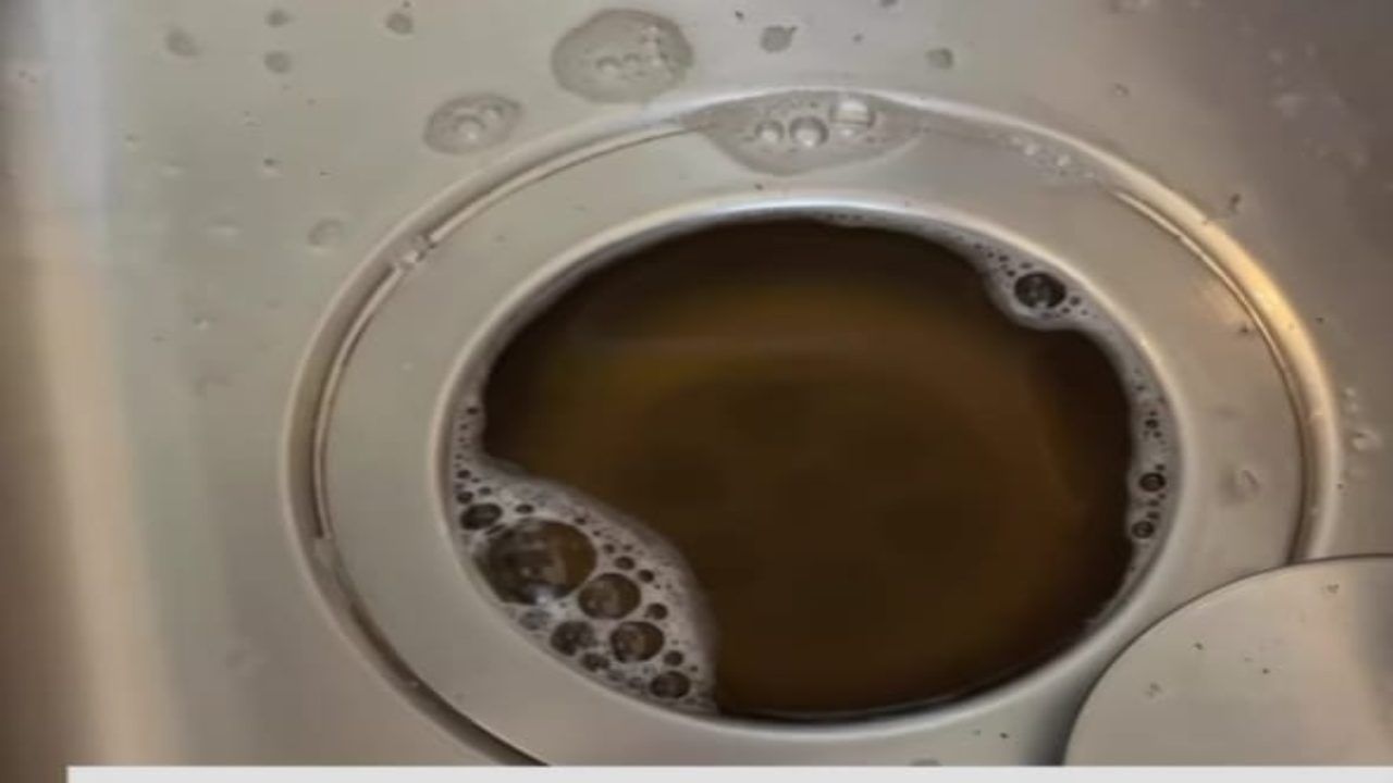 Scarico del lavandino lento | Il mix fenomenale che lo stura in poco tempo