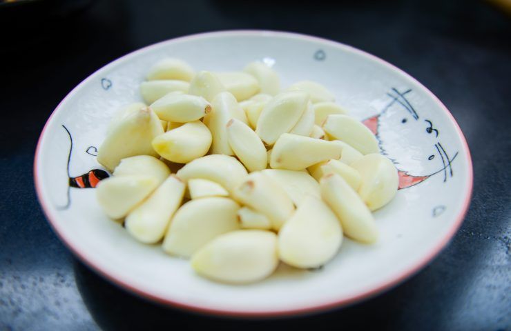 Sbucciare velocemente l'aglio