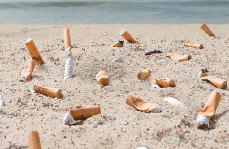 Vietato fumare in spiaggia, a Riccione ormai è legge