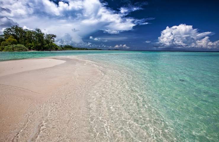 Un paradiso artificiale, la spiaggia che nasce dagli scarti industriali