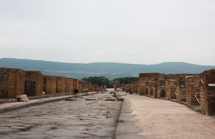 storia e cultura: la città di Pompei emersa dopo l'eruzione 