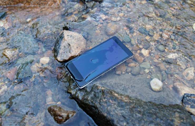 Cellulare cade acqua guida risolvere 