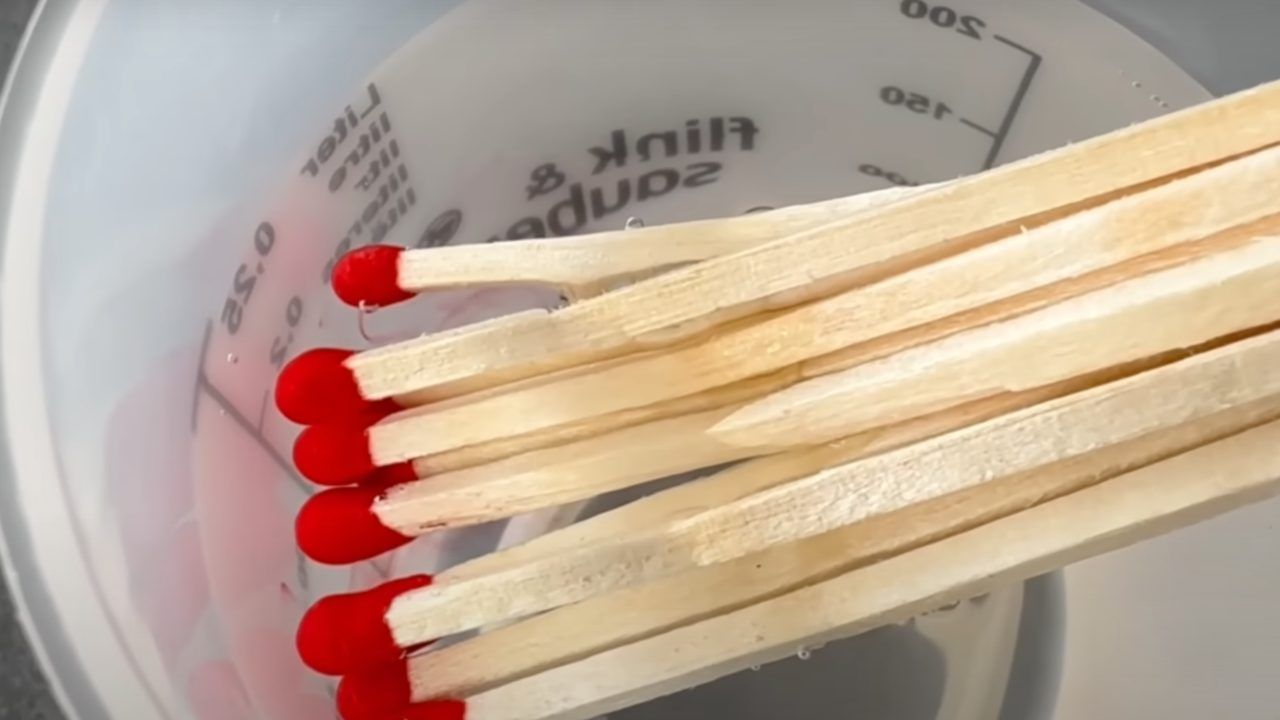 sciogliere fiammiferi acqua