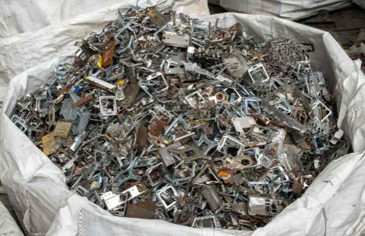 Metalli critici rifiuti elettronici 