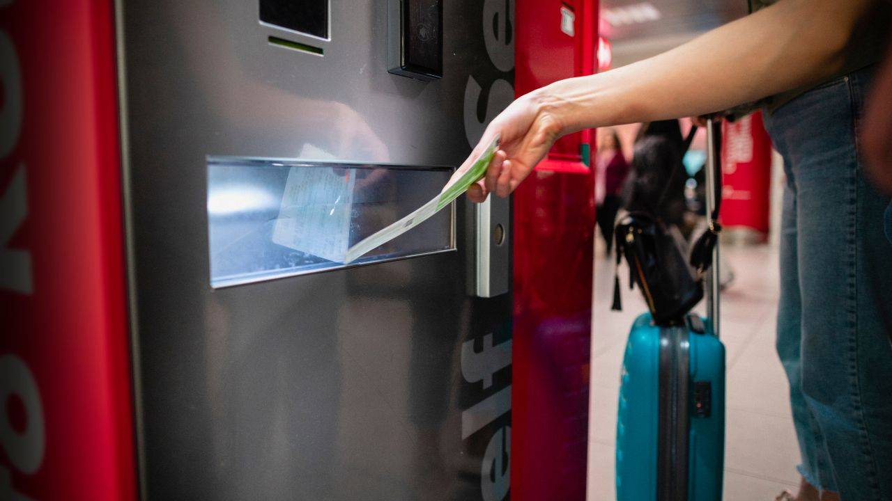 Biglietti cartacei aboliti Trenitalia motivo