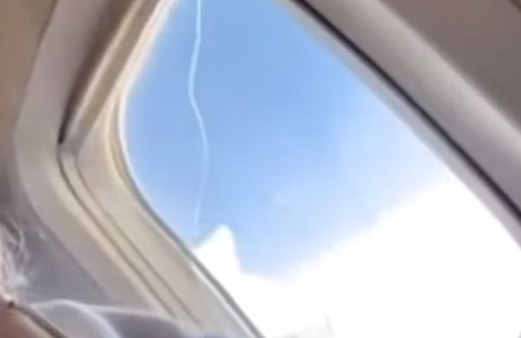 finestrino rotto aereo