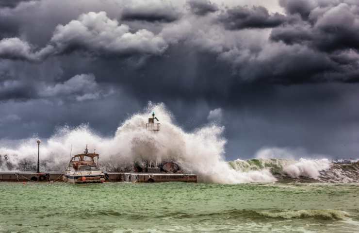 La tempesta Betty sconvolge l'Irlanda e arriva in Italia