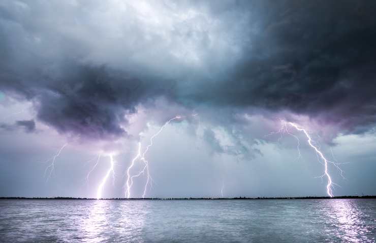 La tempesta Betty sconvolge l'Irlanda e arriva in Italia