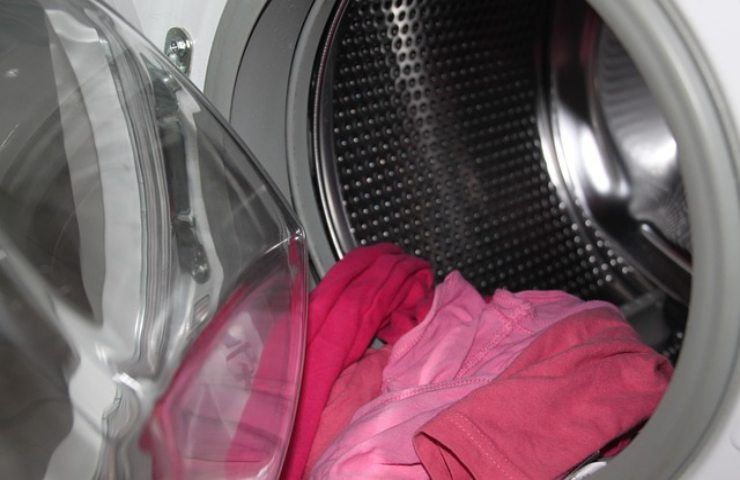 Dopo le vacanze la lavatrice puzza di chiuso