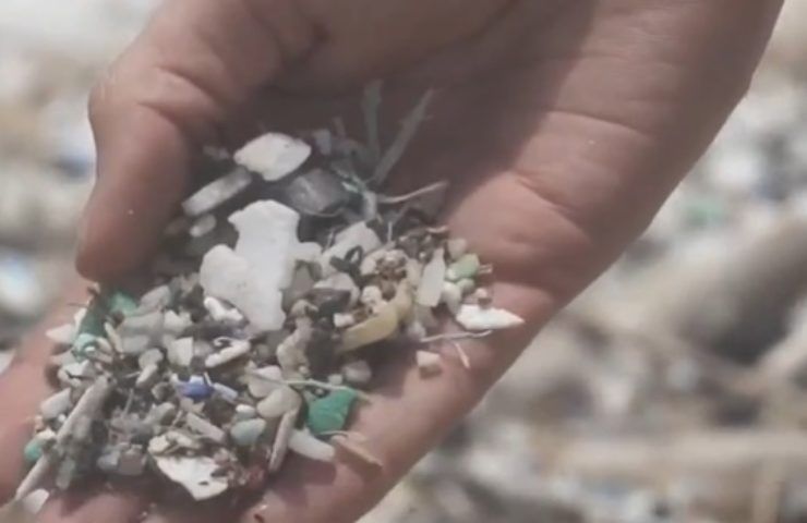 aspiratore microplastiche spiagge problema 
