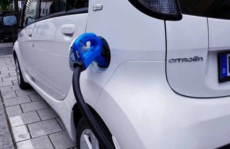 Quanto costa fare il pieno dell'auto elettrica?