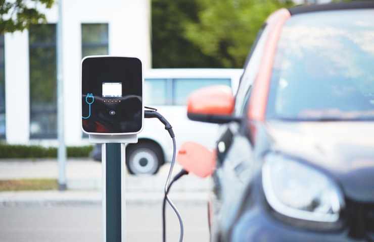 Auto elettrica, quanto costa fare il pieno