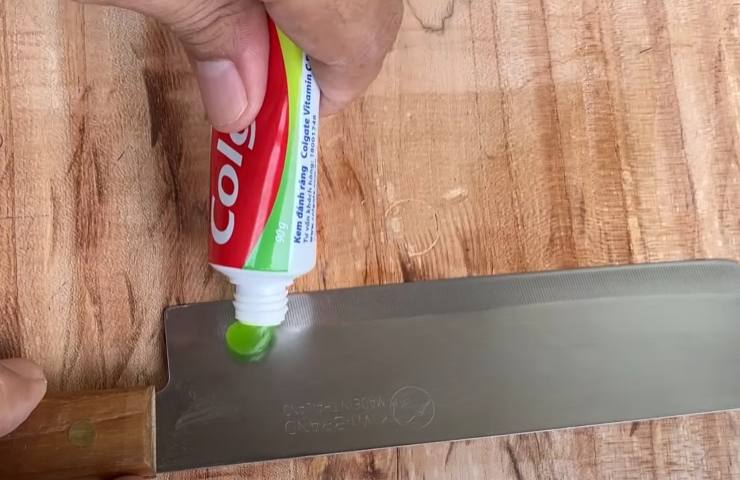 affilare coltelli dentifricio