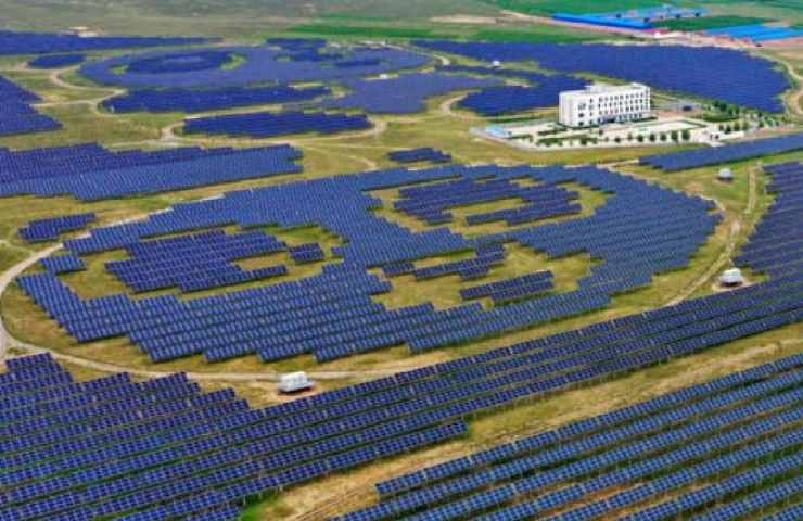 È il parco solare più bello del mondo, è a forma di panda e si trova in Cina